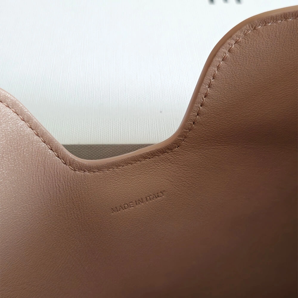 CELINE SMALL CAMILLE 16 SOFT BAG IN SMOOTH CALFSKIN(HIGH-END GRADE) Resilient 2497