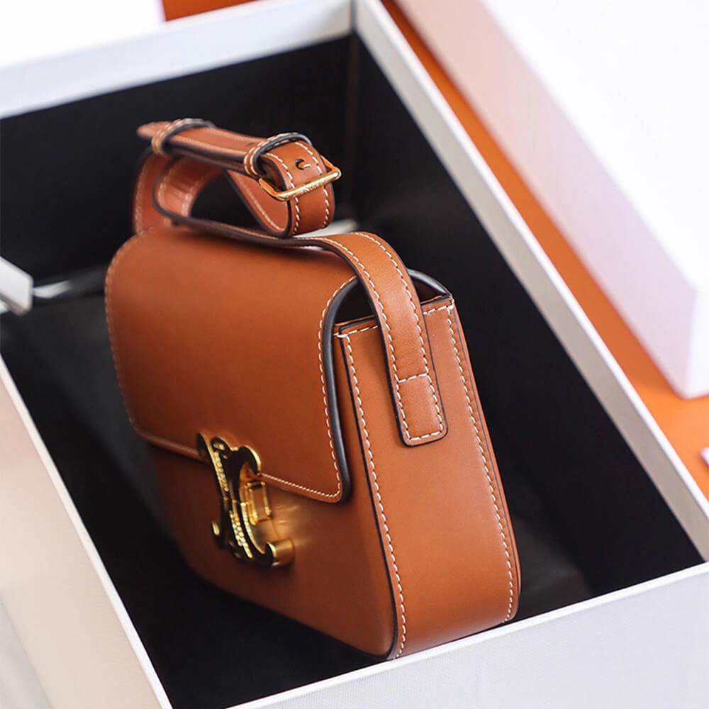 CELINE TRIOMPHE SHOULDER BAG Effortless 2537
