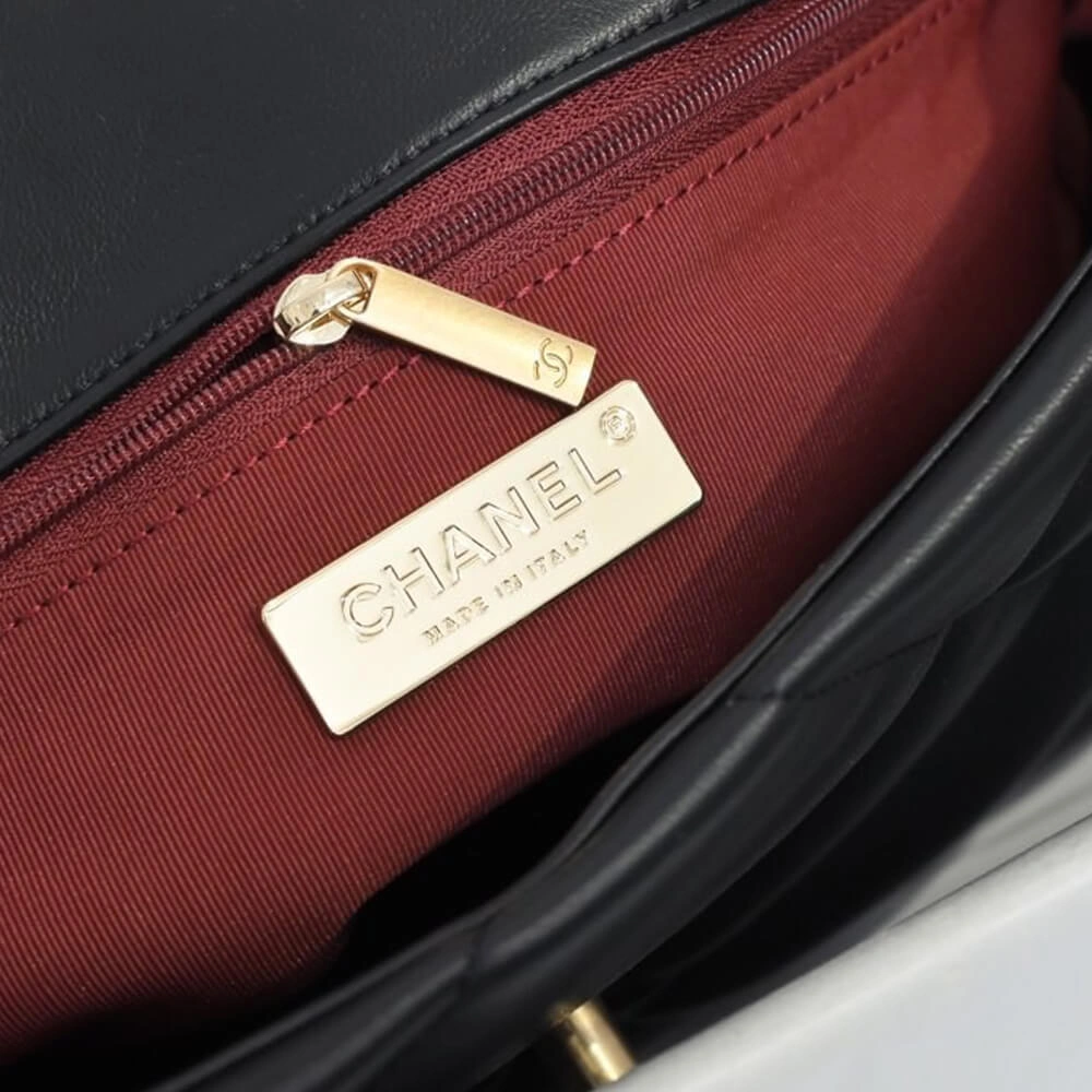 Breathable CHANEL 19 HANDBAG 1673