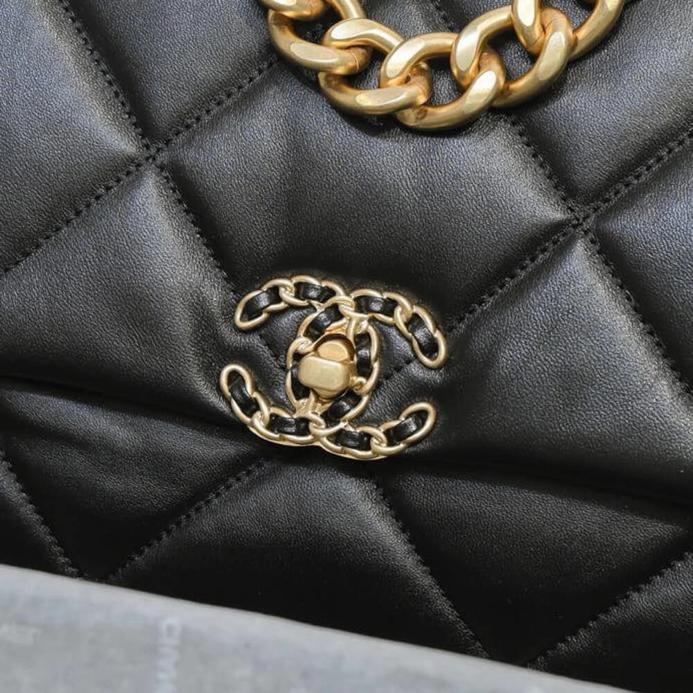 Comfortable CHANEL 19 MAXI HANDBAG 1652