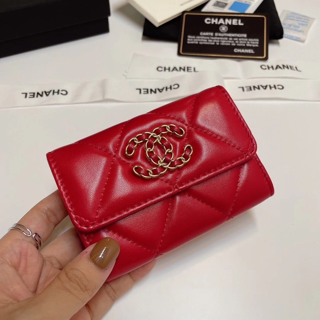 SmartChoice CHANEL 19 card holder with flap 1326