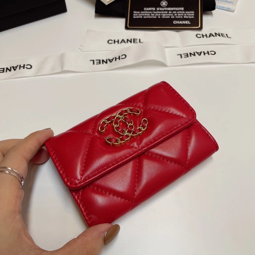 SmartChoice CHANEL 19 card holder with flap 1326