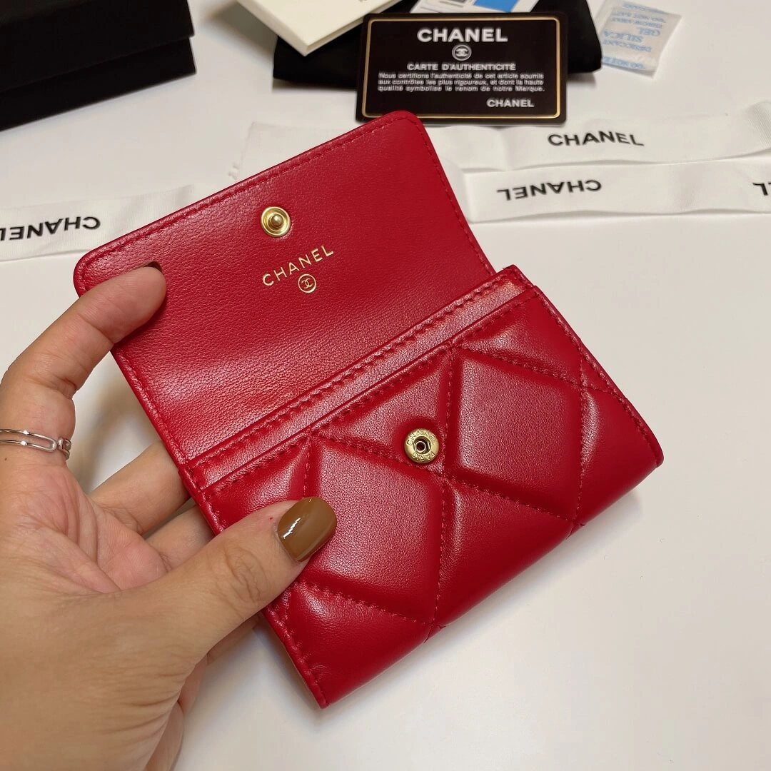 SmartChoice CHANEL 19 card holder with flap 1326