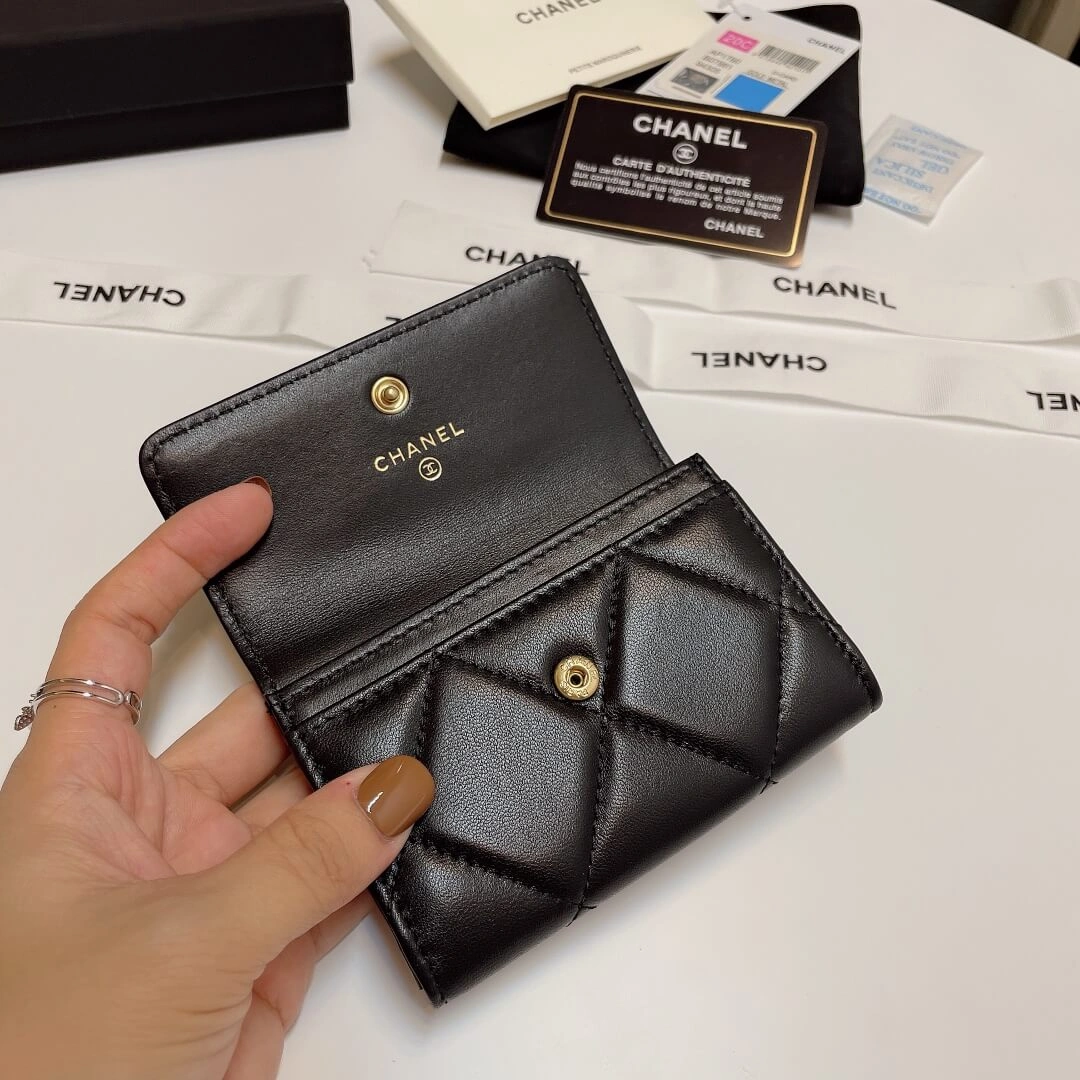 Comfortable CHANEL 19 card holder with flap 1367