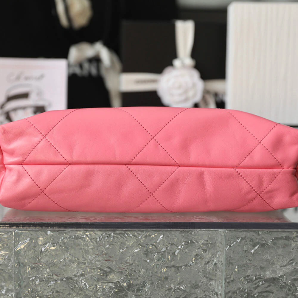 CHANEL 22 SMALL HANDBAG(high-end grade) Contemporary 1537