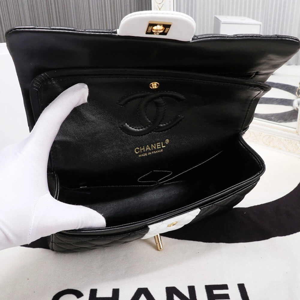 Stretchable CHANEL CLASSIC HANDBAG 1667
