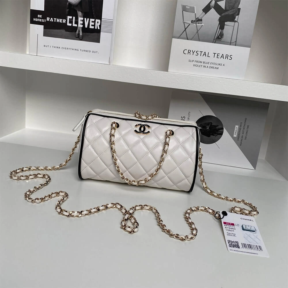 Bright CHANEL Clutch with Chain(HIGH-END GRADE) 1587