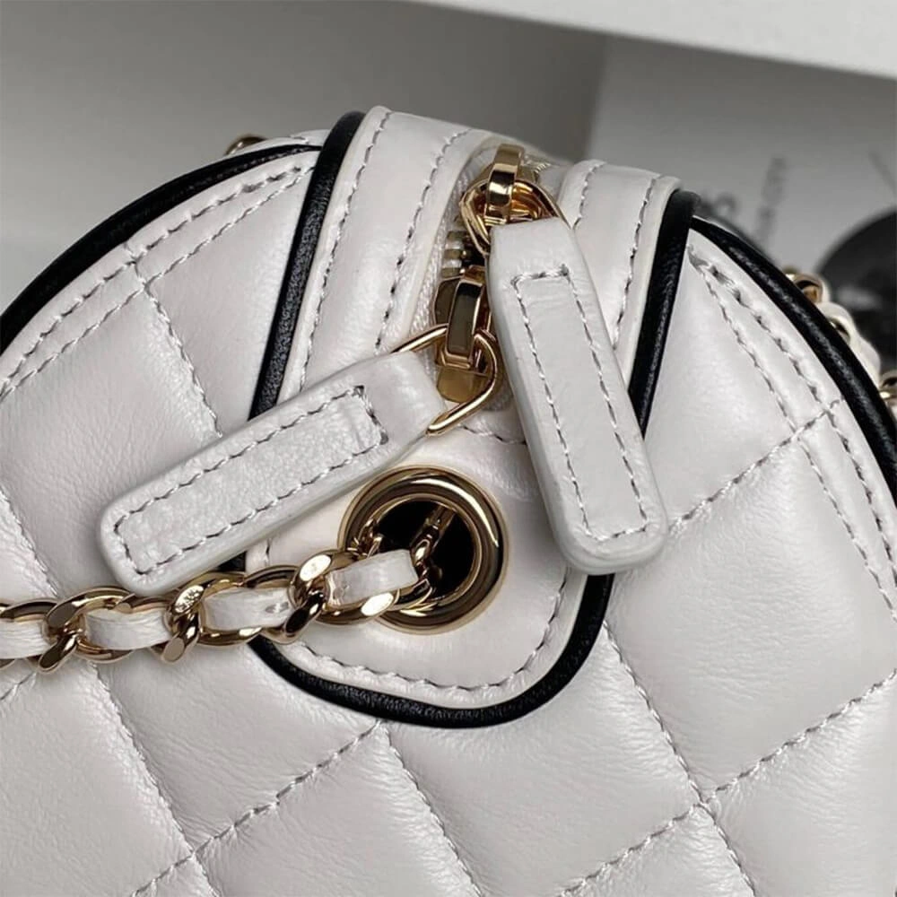 Bright CHANEL Clutch with Chain(HIGH-END GRADE) 1587