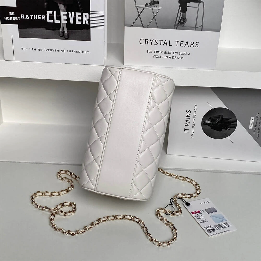 CHANEL Clutch with Chain(HIGH-END GRADE) Seasonal 1594