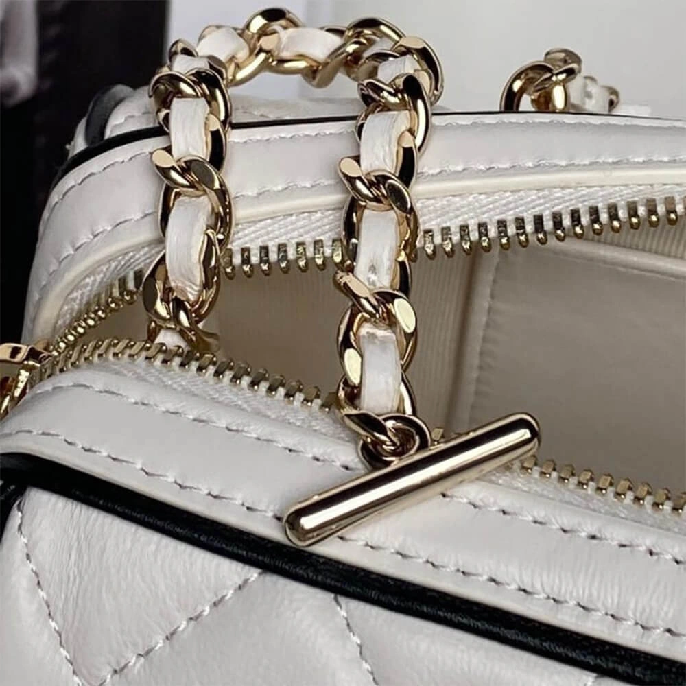 Bright CHANEL Clutch with Chain(HIGH-END GRADE) 1587