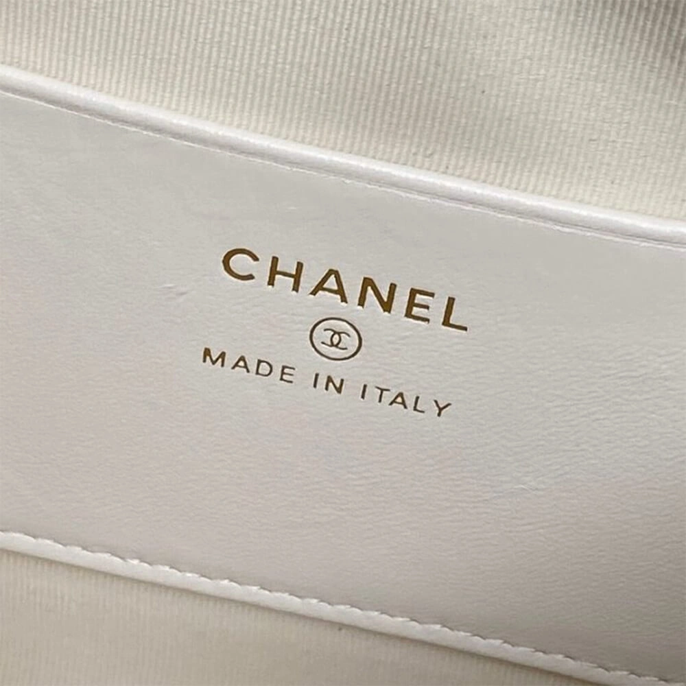 Bright CHANEL Clutch with Chain(HIGH-END GRADE) 1587