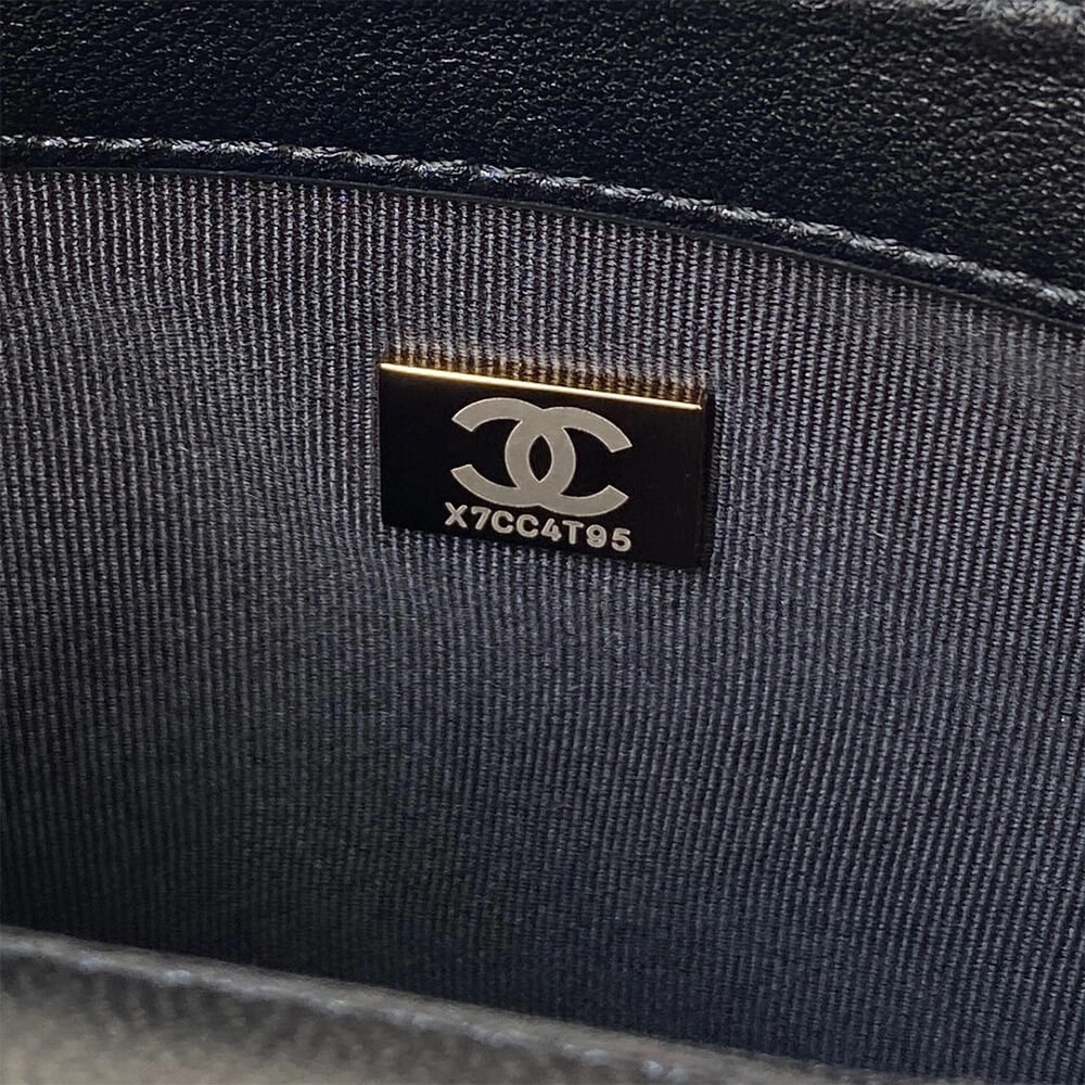 Sleek CHANEL FLAP BAG 1647