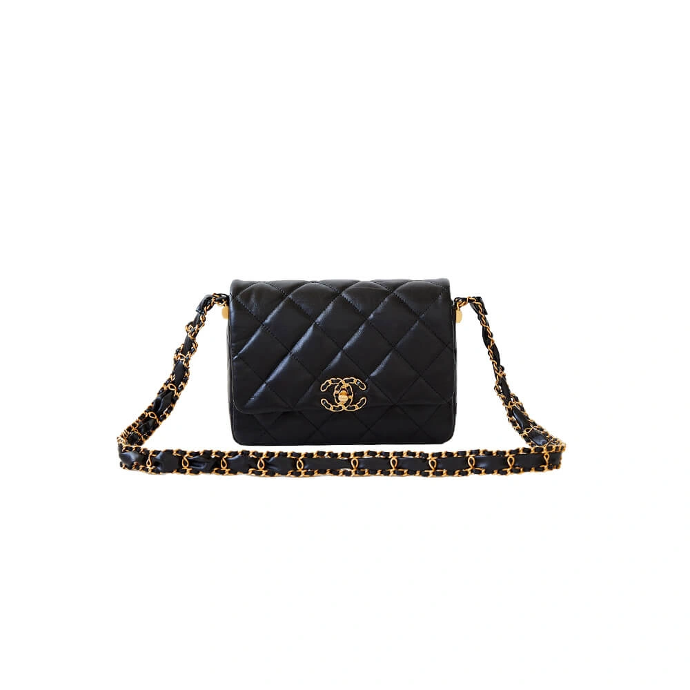 Effortless CHANEL MINI FLAP 1350