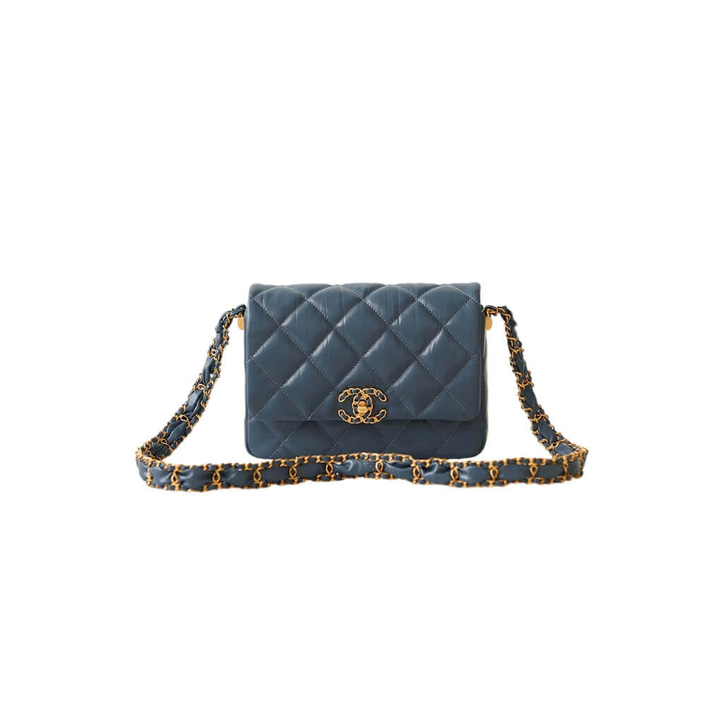 Effortless CHANEL MINI FLAP 1333