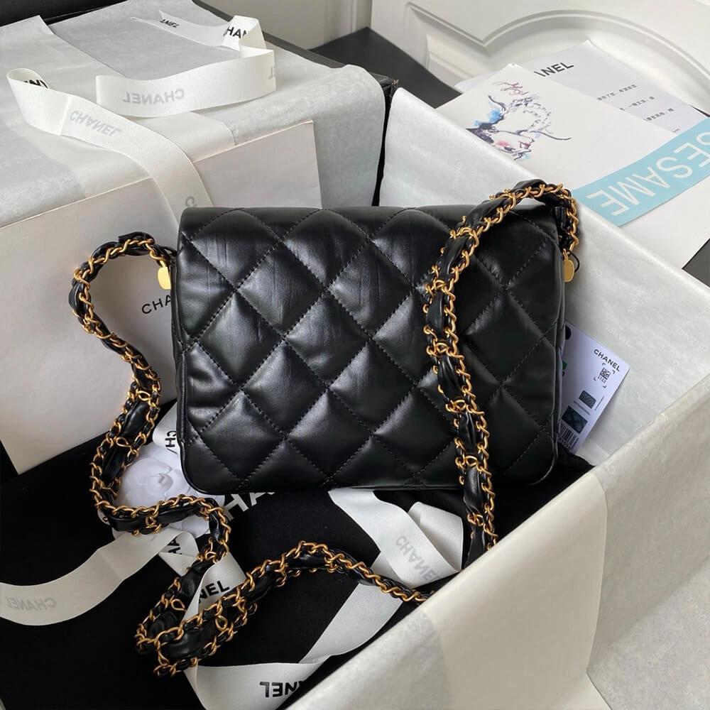 Effortless CHANEL MINI FLAP 1350