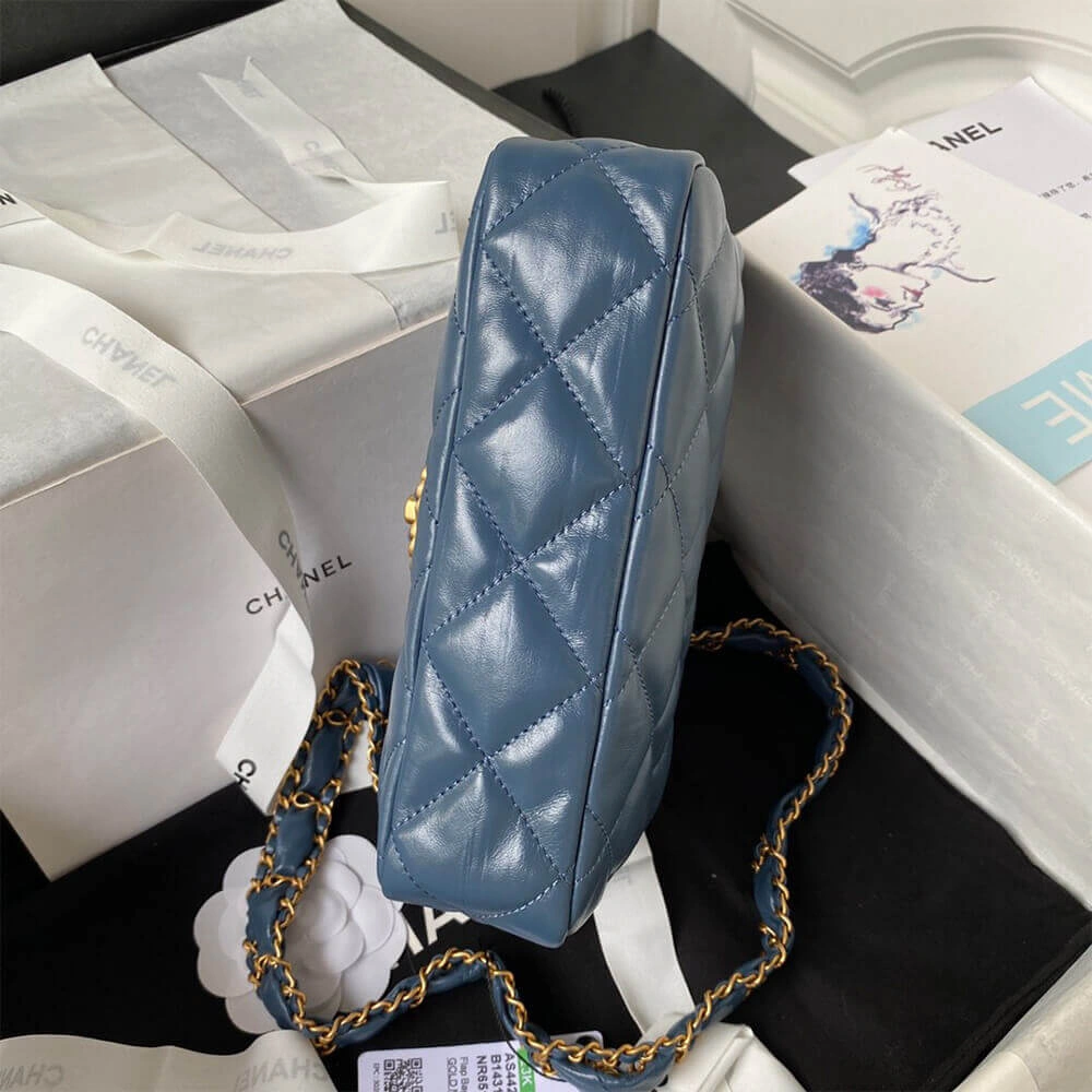 Effortless CHANEL MINI FLAP 1333
