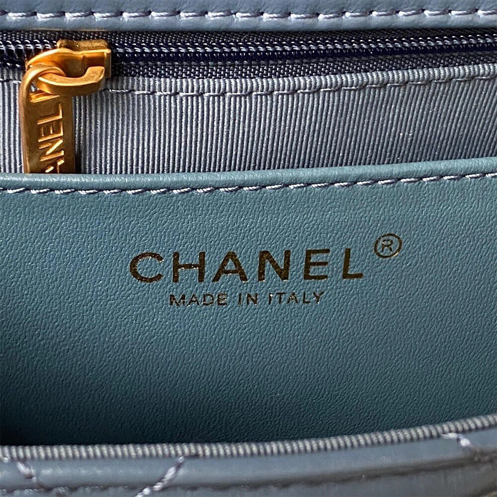 Effortless CHANEL MINI FLAP 1333