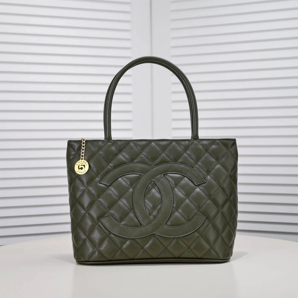 Snug CHANEL Medallion Tote Bag 1439