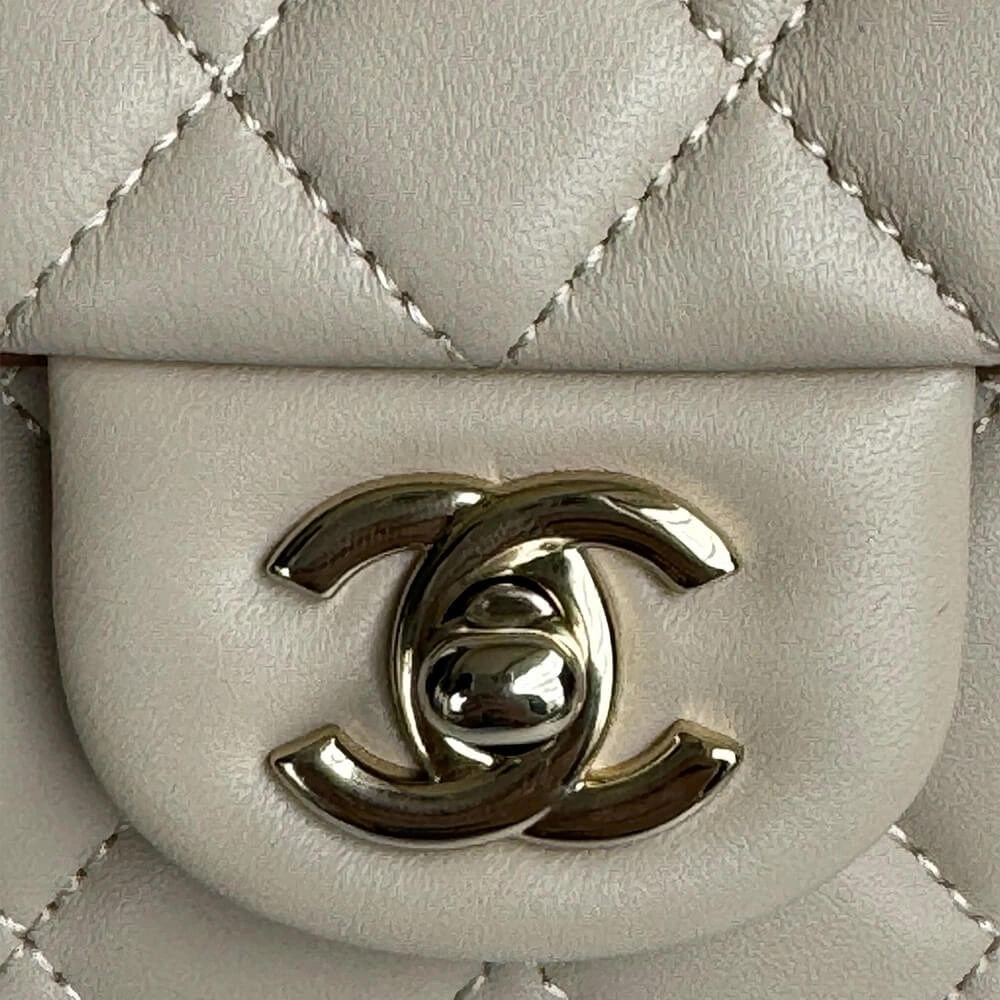 CHANEL Mini  Handbag With Top Handle RelaxedFit 1377