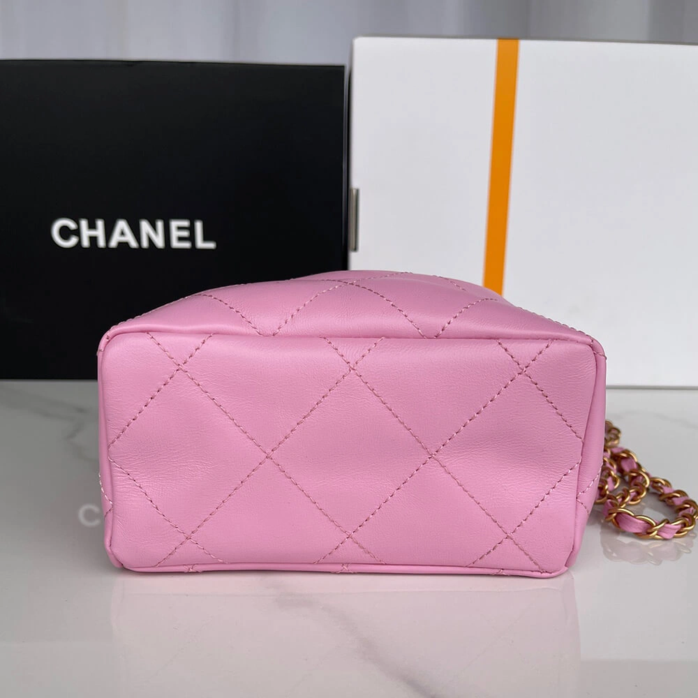 Minimalist CHANEL SMALL BUCKET BAG 1322