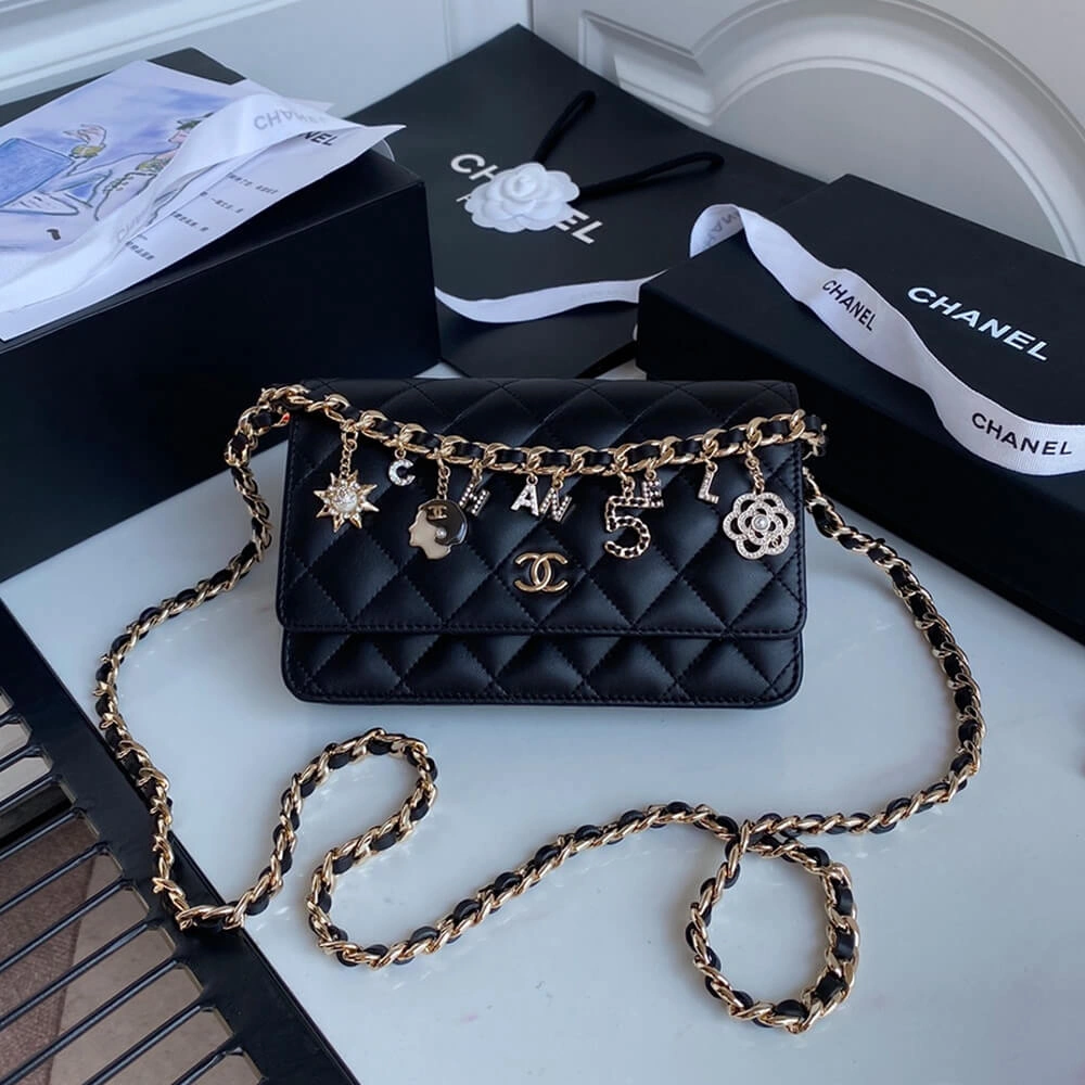 Flexible CHANEL Wallet on Chain 1682