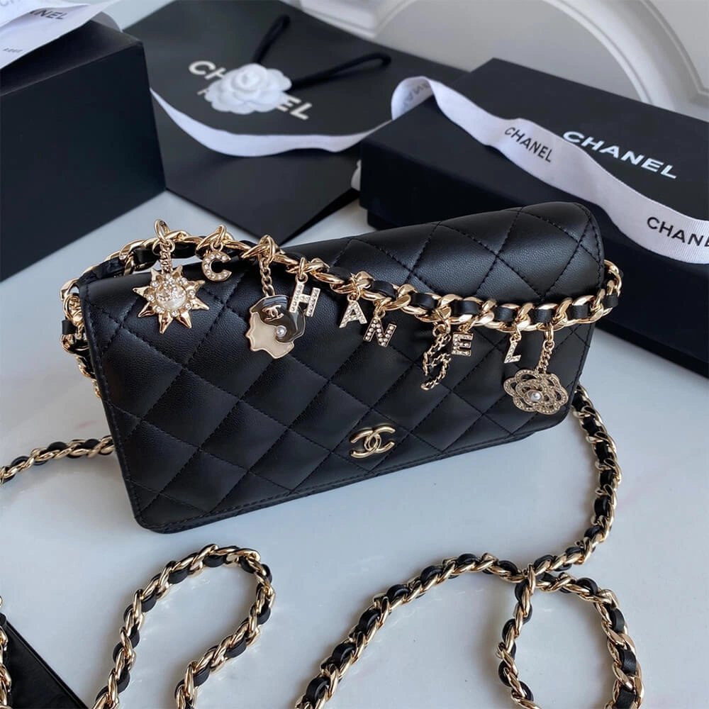 Flexible CHANEL Wallet on Chain 1682