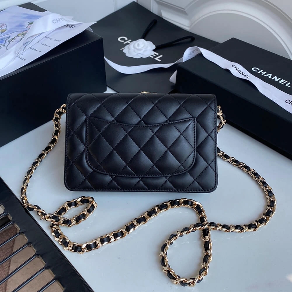 Flexible CHANEL Wallet on Chain 1682