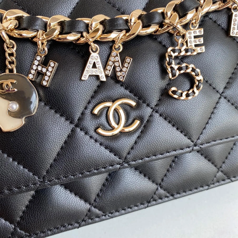 Flexible CHANEL Wallet on Chain 1682