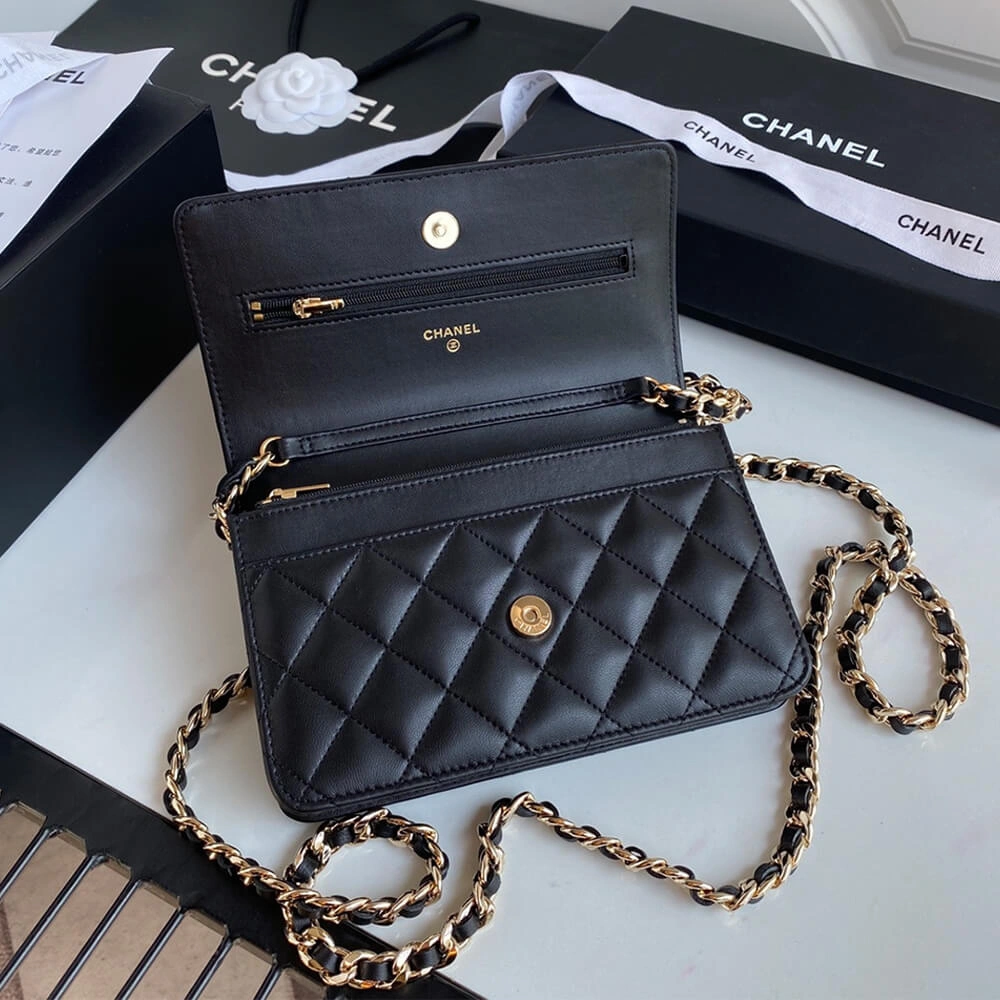 Flexible CHANEL Wallet on Chain 1682
