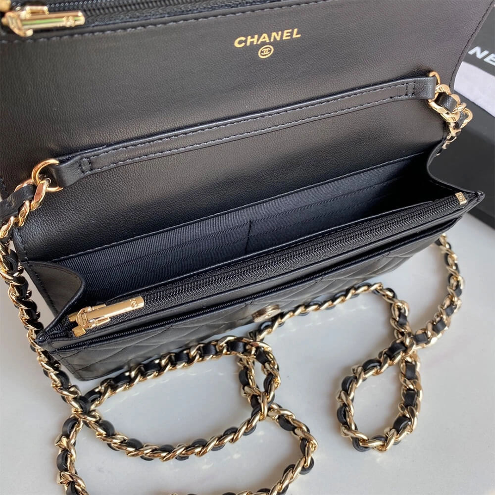 Flexible CHANEL Wallet on Chain 1682