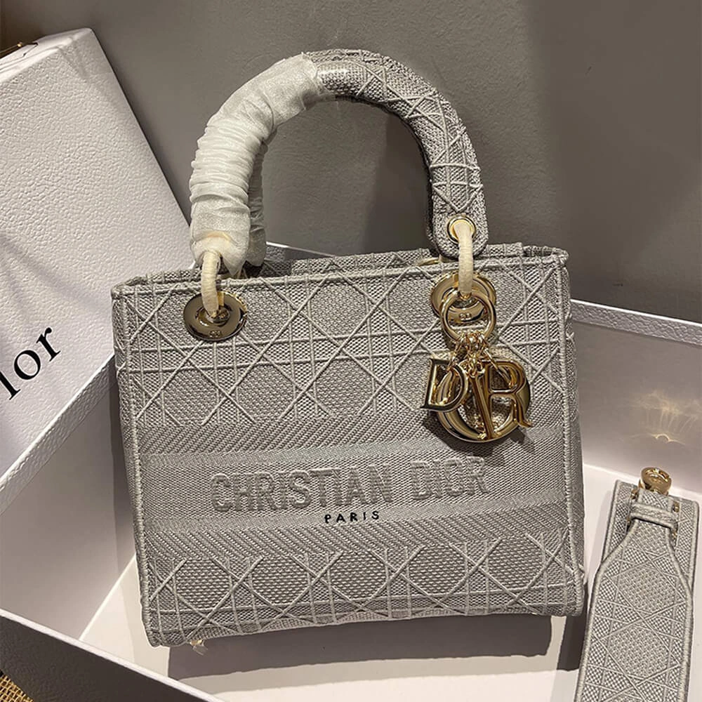 DIOR MEDIUM LADY D-LITE BAG Stylish 2400