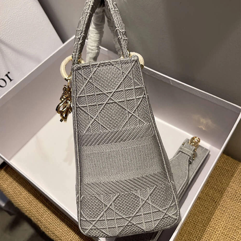 DIOR MEDIUM LADY D-LITE BAG Stylish 2400