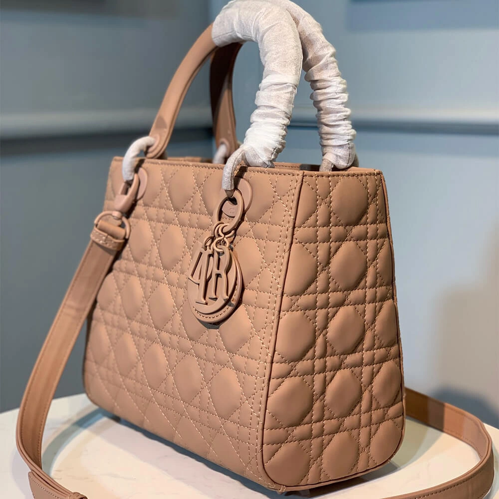 DIOR MEDIUM LADY DIOR BAG WellDesigned 2402