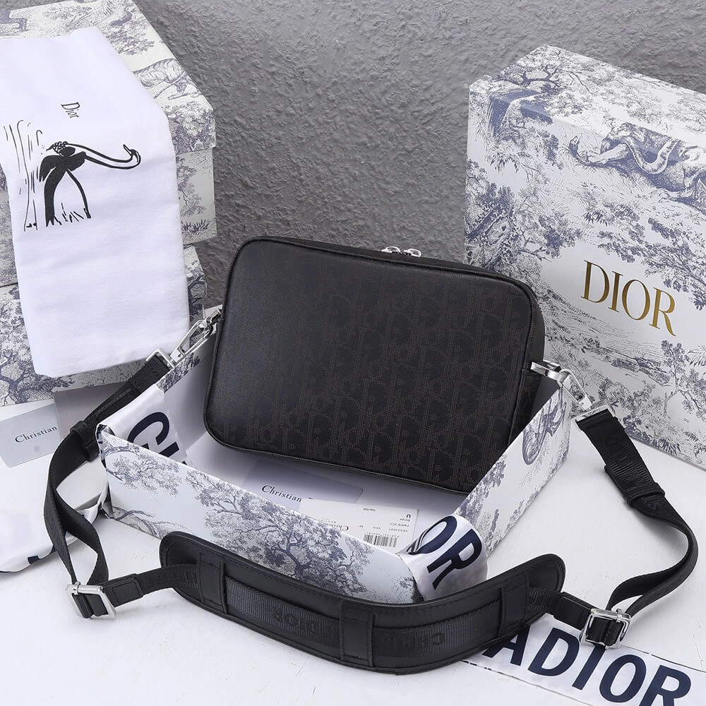 ZipUp DIOR SAFARI MESSENGER BAG 2414