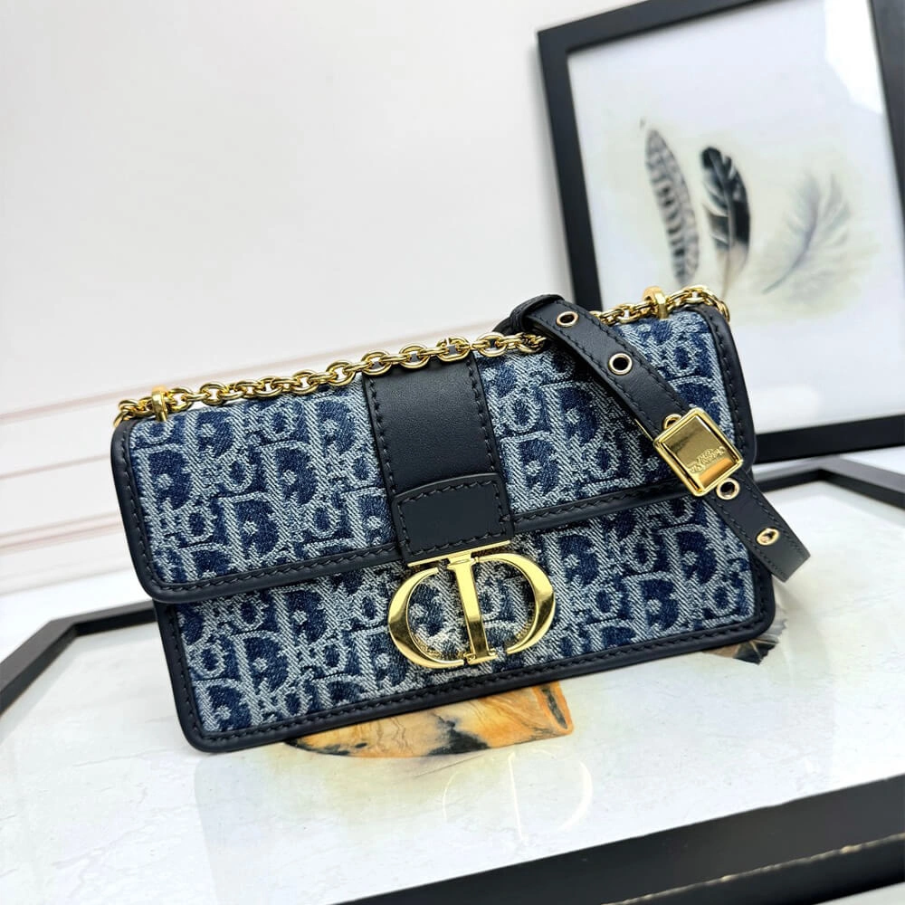 Lightweight Dior 30 Montaigne East-West Bag with Chain 2247