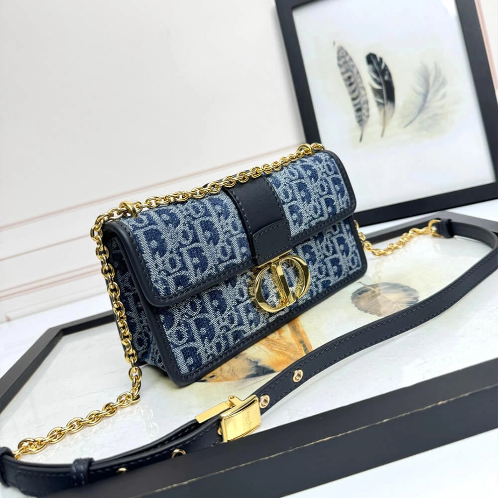 Lightweight Dior 30 Montaigne East-West Bag with Chain 2247