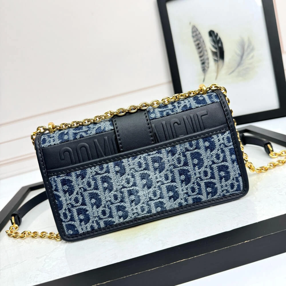 Lightweight Dior 30 Montaigne East-West Bag with Chain 2247