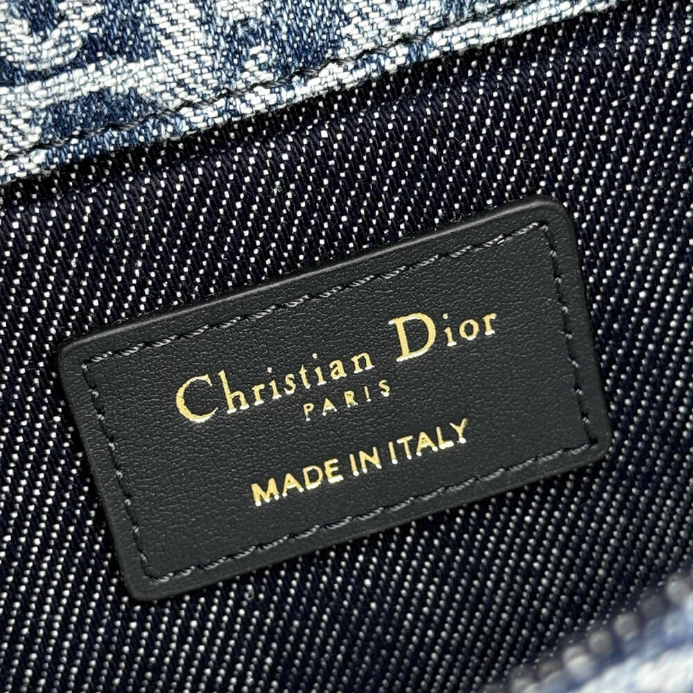 Lightweight Dior 30 Montaigne East-West Bag with Chain 2247