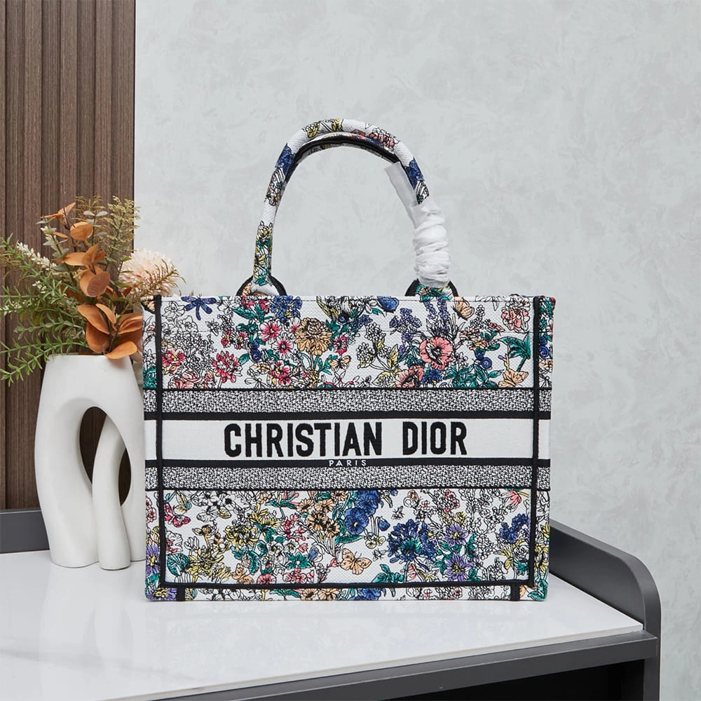 Dior Lucky Medium Dior Book Tote Thermal 2140