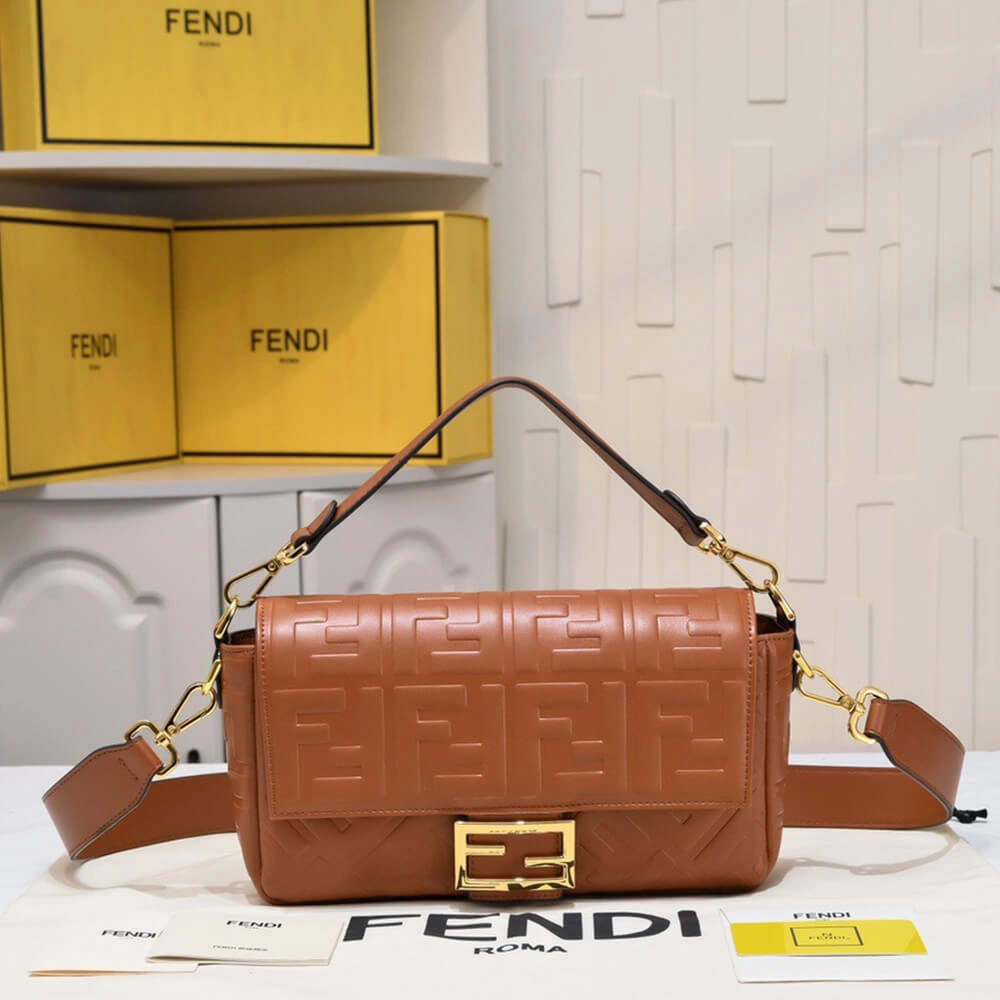 FENDI Baguette Packable 3119