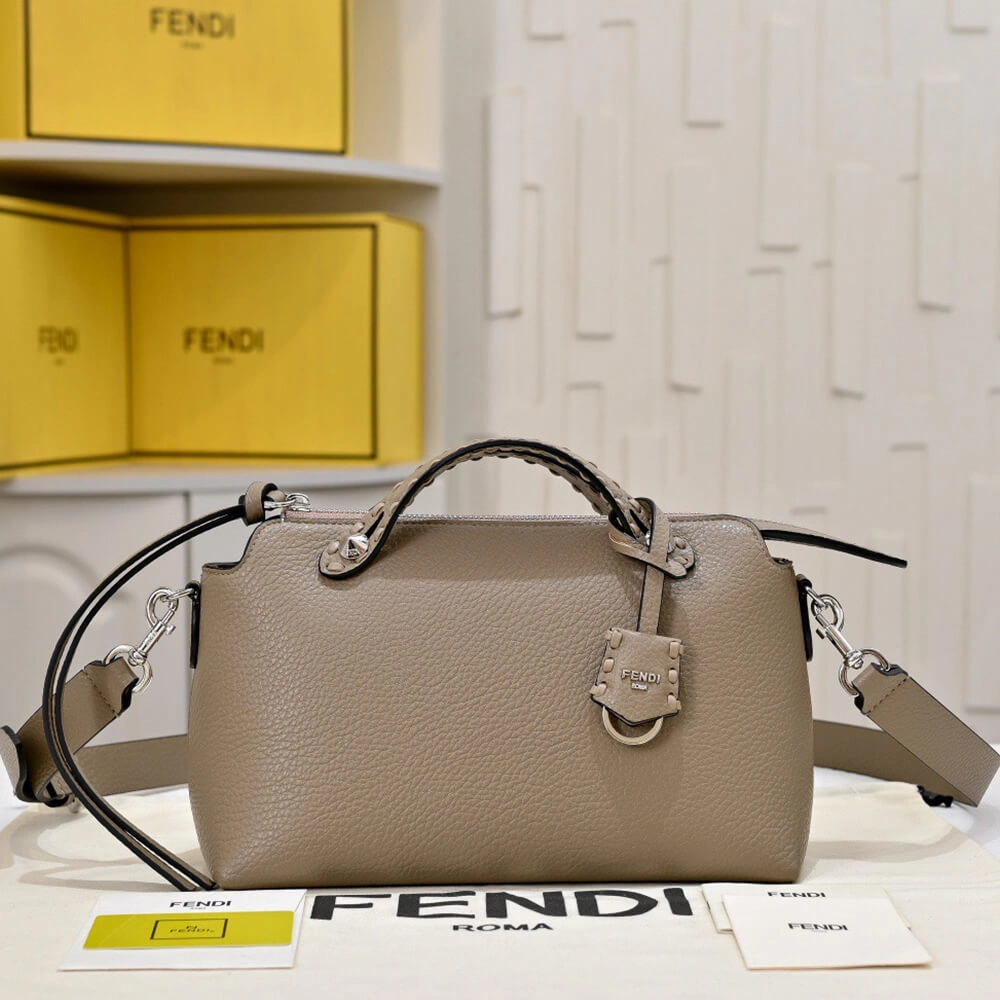 Trendy FENDI By The Way Selleria Medium 3090