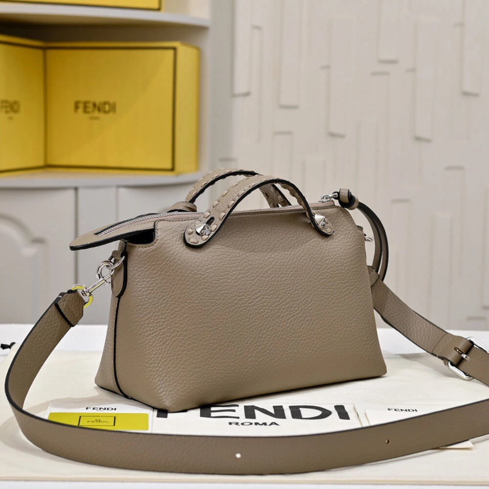 Trendy FENDI By The Way Selleria Medium 3090