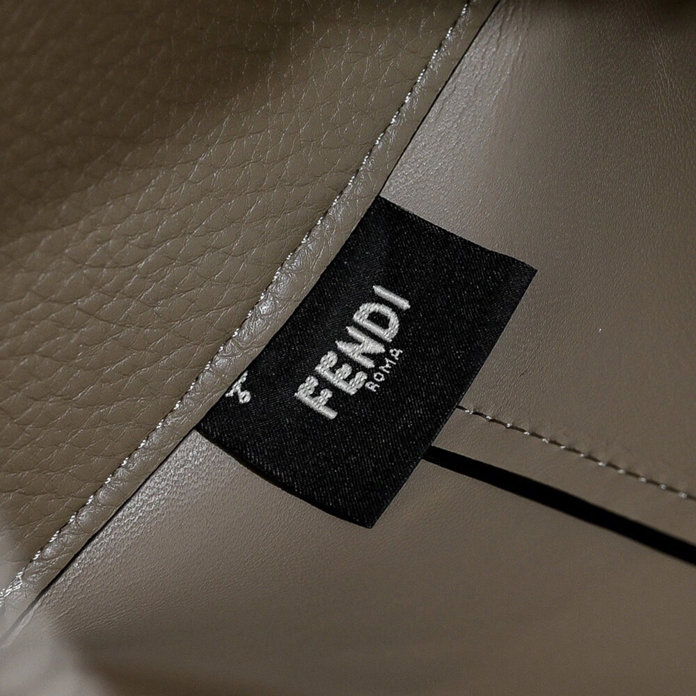 Trendy FENDI By The Way Selleria Medium 3090