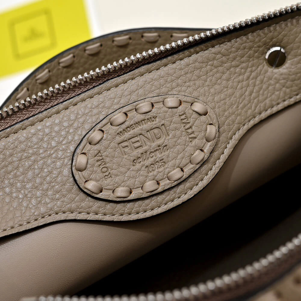 Trendy FENDI By The Way Selleria Medium 3090