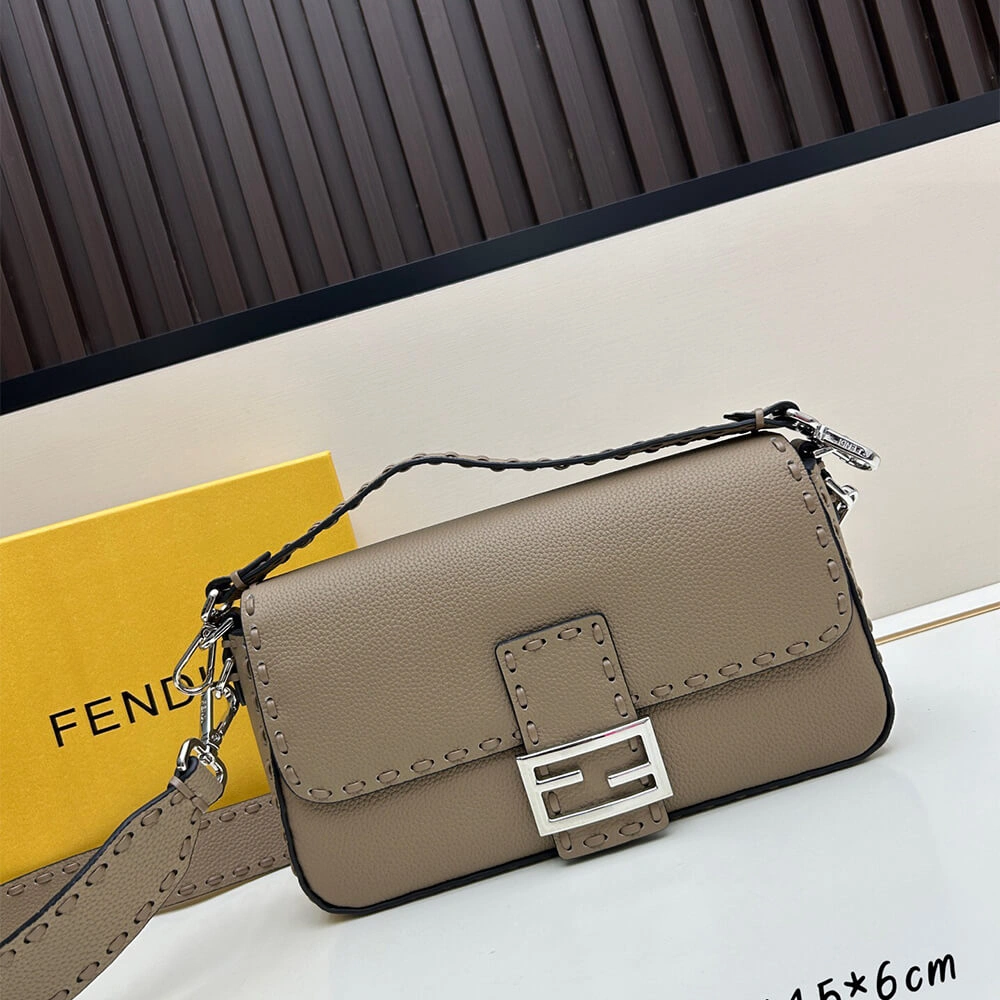 Fendi  Baguette Bright 3109