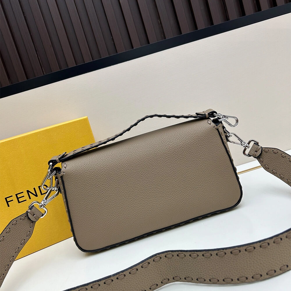 Fendi  Baguette Bright 3109