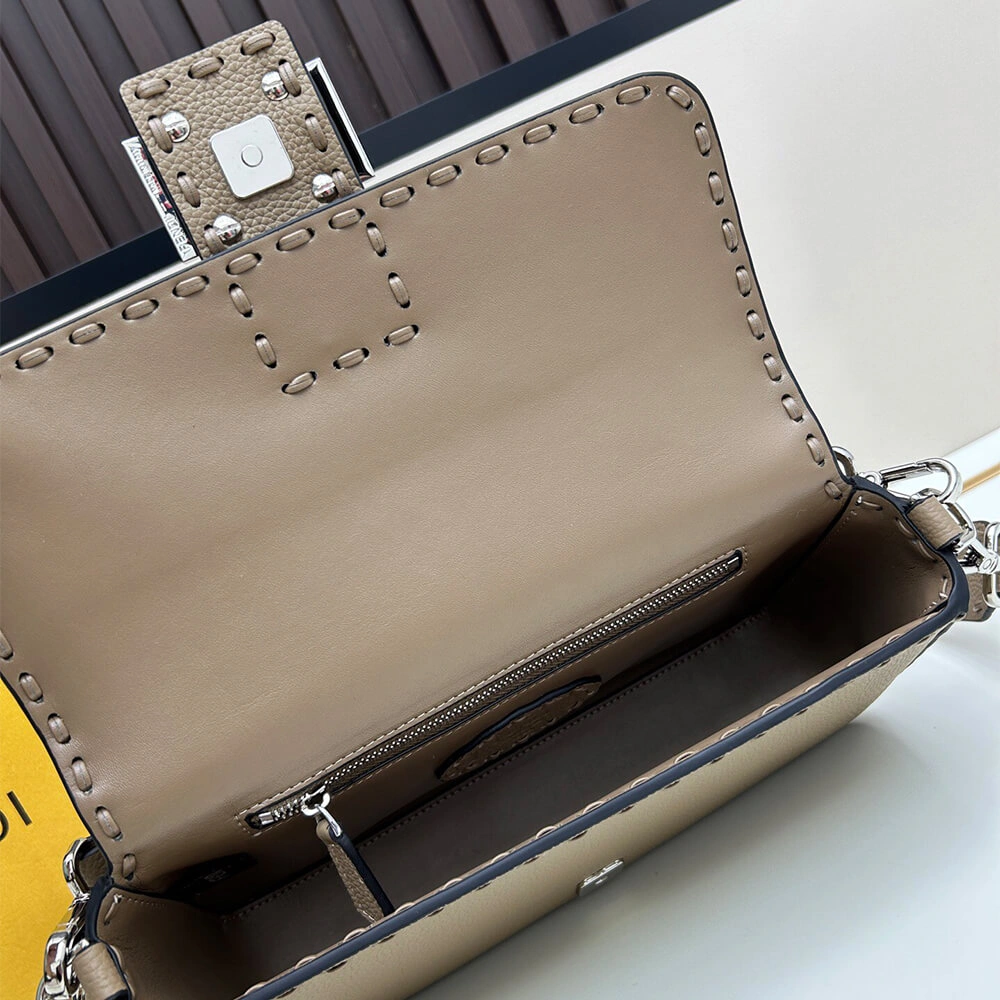 Fendi  Baguette Bright 3109