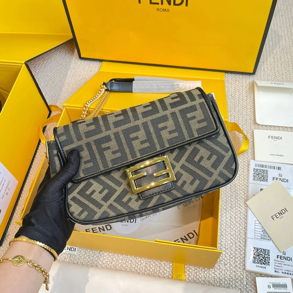 Fendi Baguette Chain Midi Stylish 3129