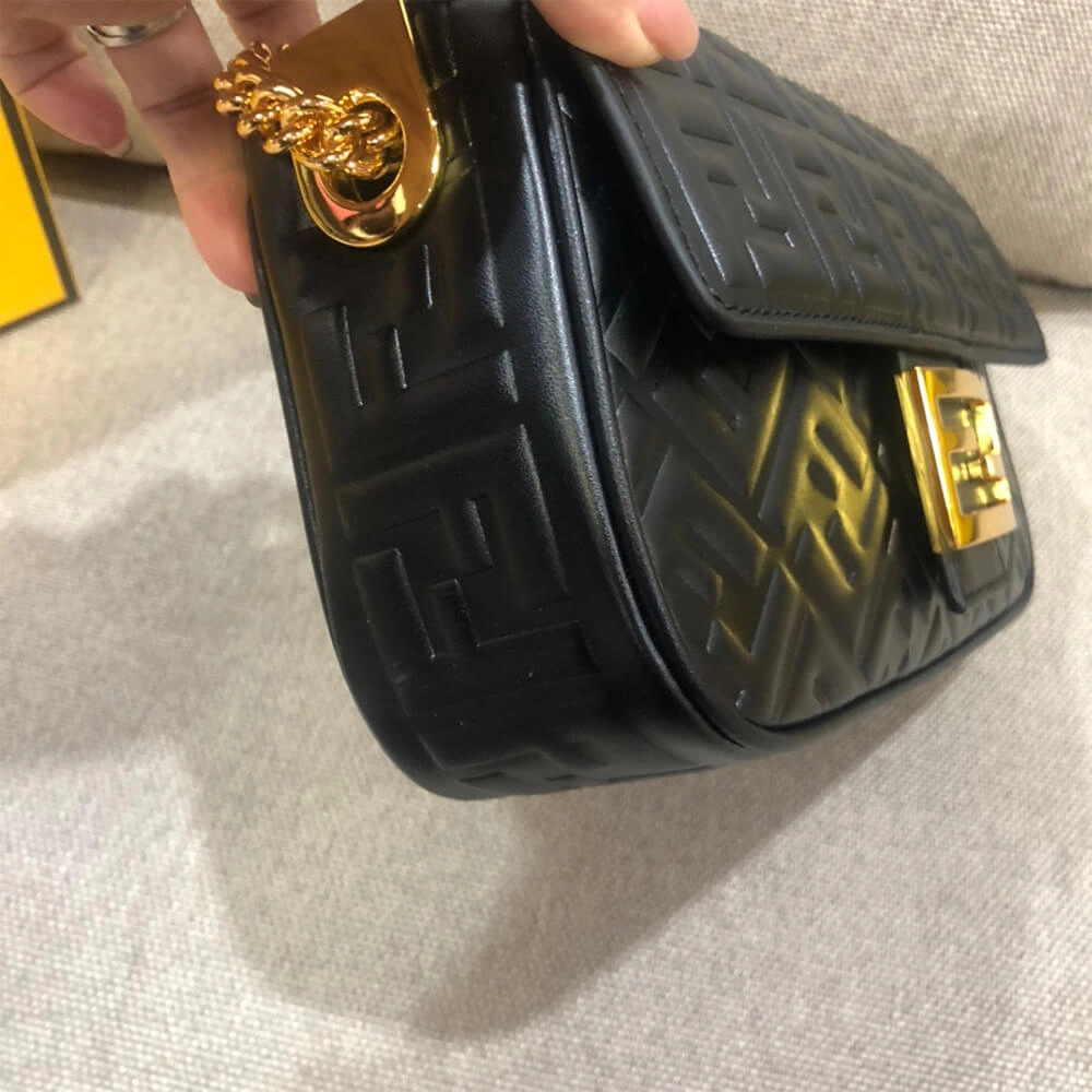 Fendi Baguette Chain Midi TimelessDesign 3159