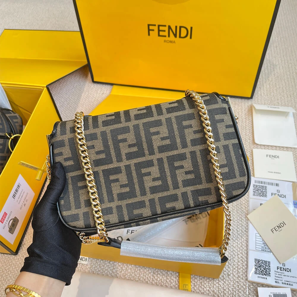 Fendi Baguette Chain Midi Stylish 3129